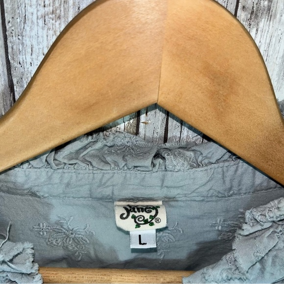 Ivy Jane Grey Floral Textured Ruffle Sleeve Blouse - Picture 5 of 5